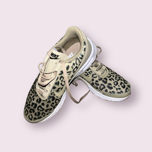 Nike Womens Airmax Jewell Print Running Shoes - Picture 2 of 4